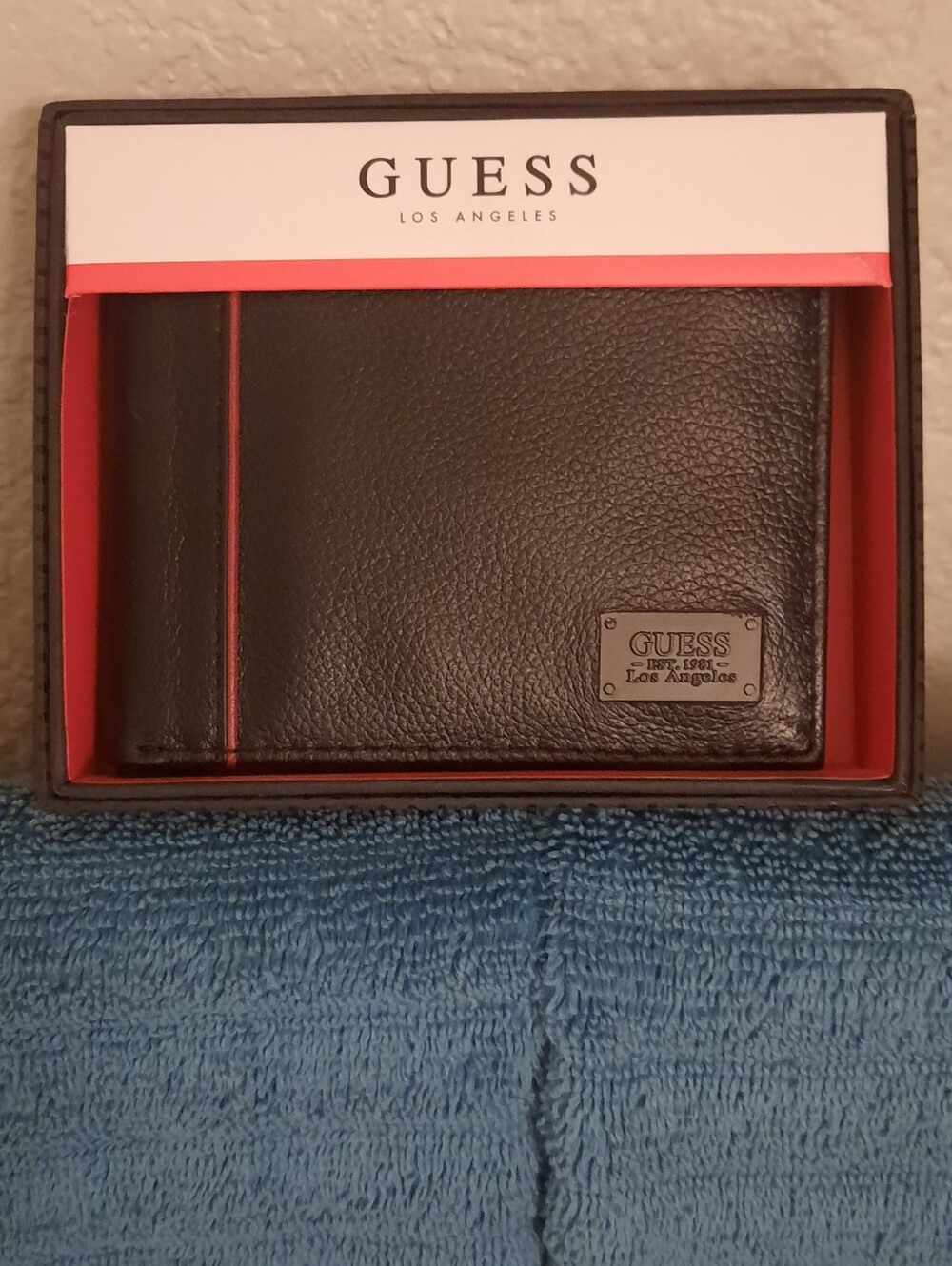 NWT "GUESS" MEN'S WALLET